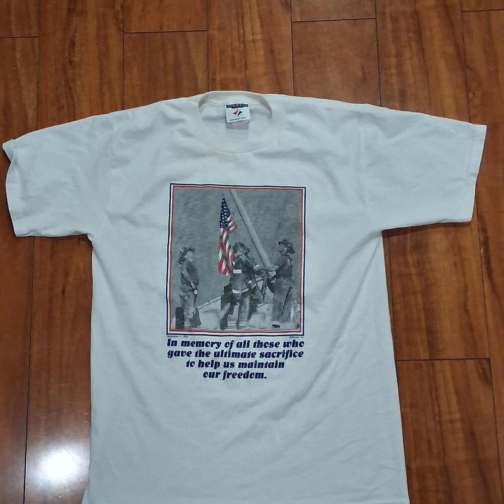 Vintage 2001 9/11 Memorial Firefighters Flag Raising T-Shirt Jerzees White